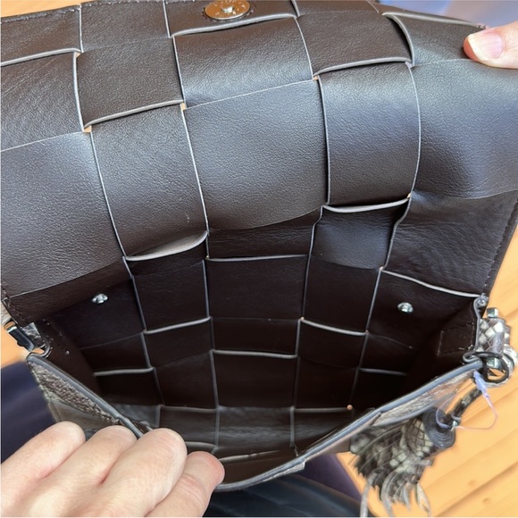 Michael Michael Kors Vivian Woven Medium Messenger - Picture 3 of 15